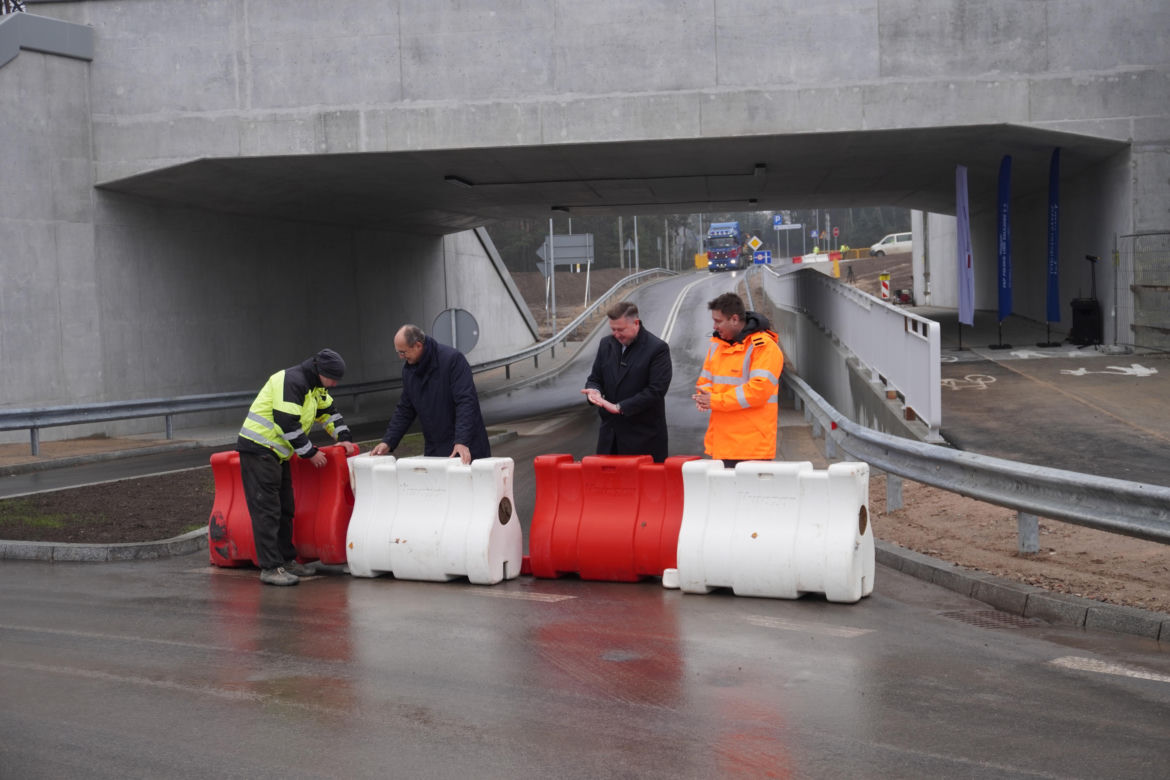 Wielkie otwarcie tunelu pod torami w Niewodnicy Kościelnej. Tak przebiegają prace w ramach Rail Baltica [ZDJĘCIA]