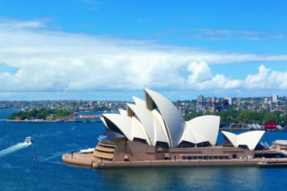 Oszukują na Australijczyka! Rozkochują w sobie Polki