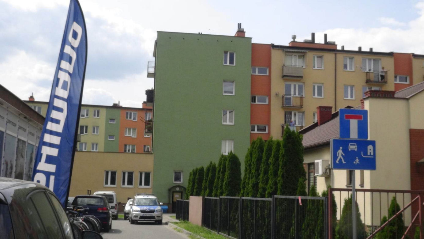 Makabra w Nowym Dworze Mazowieckim! Krwawa awantura w bloku. Mąż zamordował żonę?