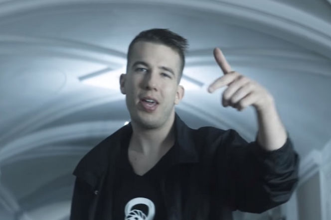 Flint w nowym teledysku wspomina ważną osobę [VIDEO]
