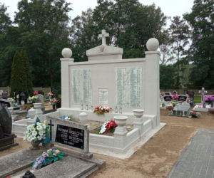 Pomnik na cmentarzu w Świerczynie