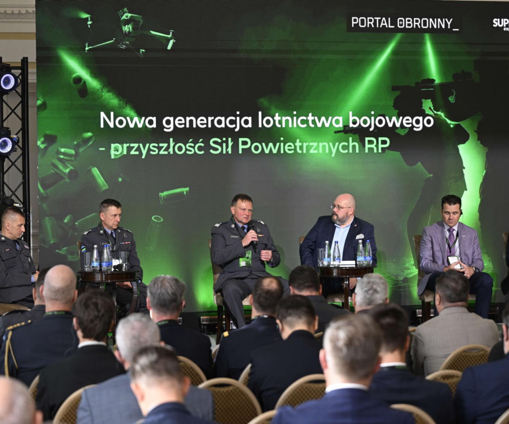 Uczestnicy panelu konferencji Przyszłość Sił Powietrznych RP. O debacie dowódców przeczytasz na SE Portal Obronny.