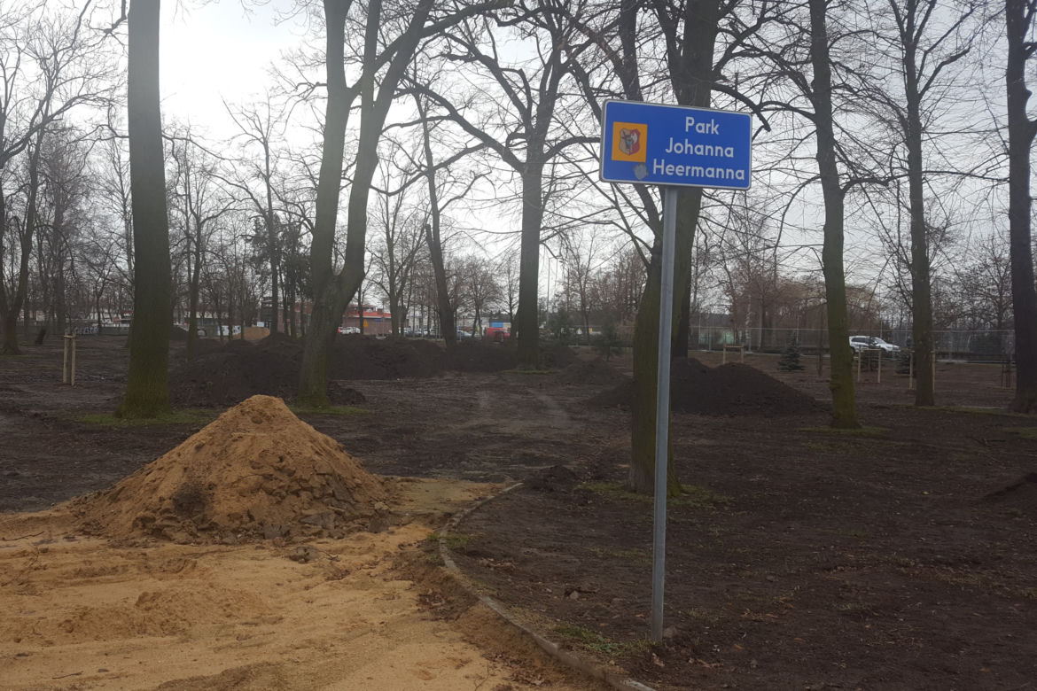 Tu na razie jest... Trwa modernizacja dwóch parków miejskich w Lesznie 