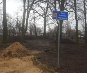 Tu na razie jest... Trwa modernizacja dwóch parków miejskich w Lesznie 
