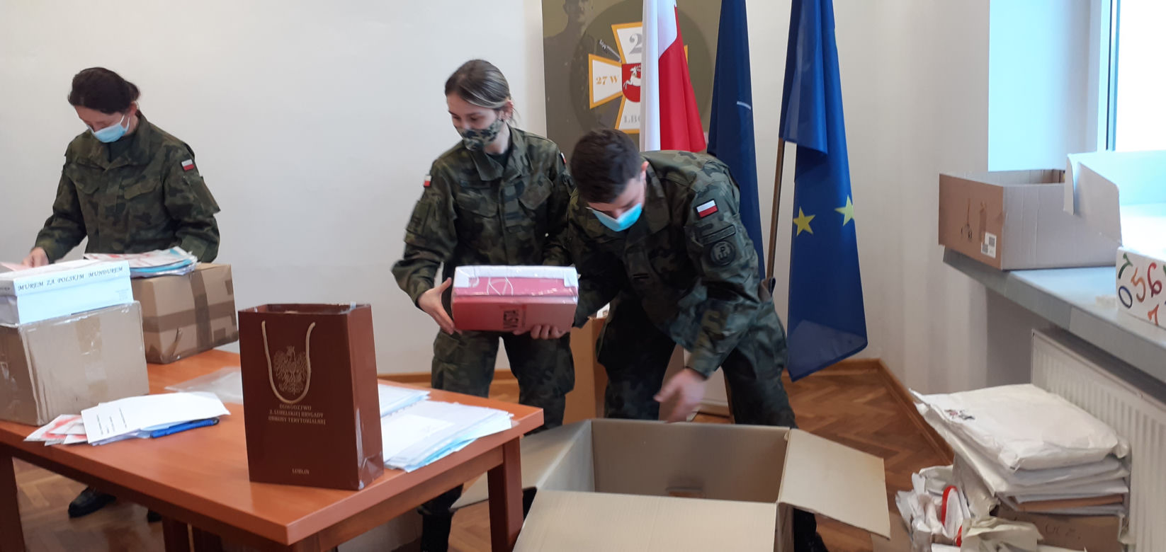 Kartki dla obrońców granic wyruszyły [GALERIA]
