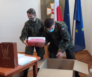 Kartki dla obrońców granic wyruszyły [GALERIA]