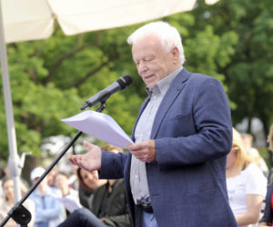 Marian Opania