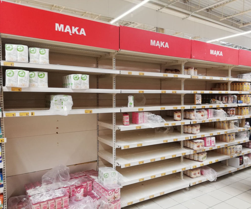 Koronawirus. Bydgoszczanie szturmują sklepy! Z półek znika żywność 