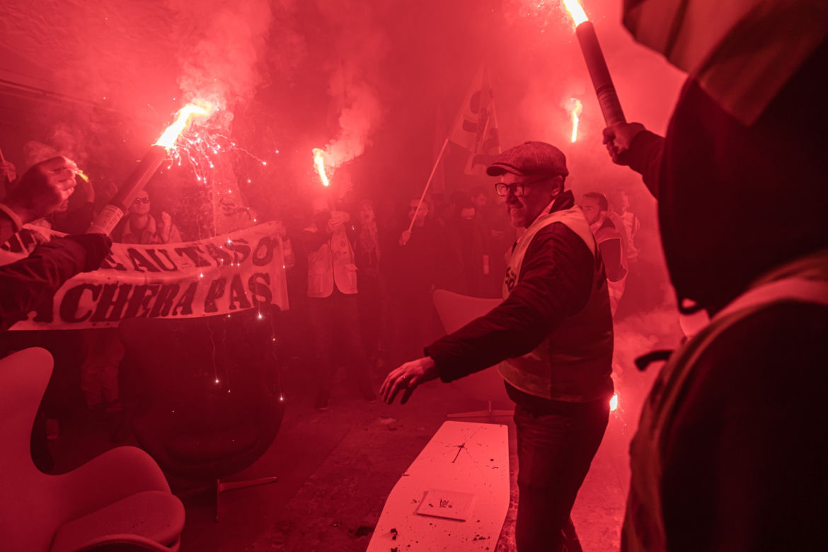 Demonstracja przeciwko reformie emerytalnej w Paryżu