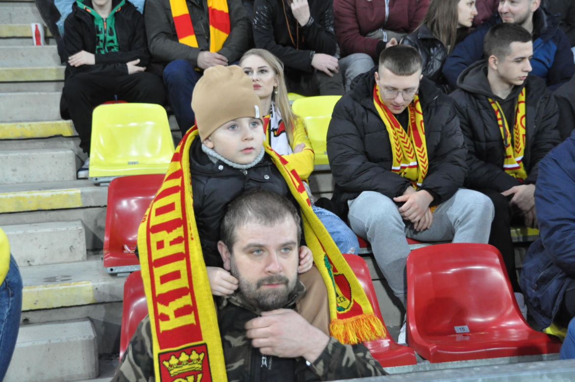 Korona Kielce - Legia Warszawa. Zdjęcia kibiców na Suzuki Arenie