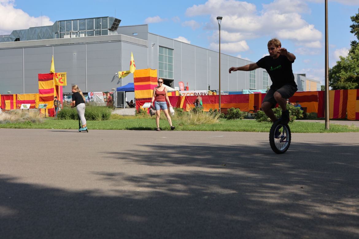 Monocyklowy trial w Parku Ludowym w Lublinie w ramach Europejskiej Konwencji Żonglerskiej