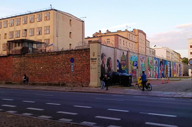 Street-art na murach aresztu