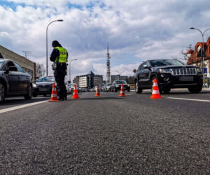 Woj. podlaskie. Sypią się mandaty! Policjanci sprawdzają czy Podlasianie stosują się do ograniczeń