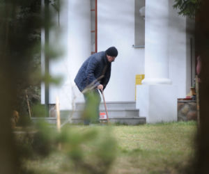 Siedzę jak mysz pod miotłą, a wirus mnie dopadł
