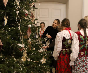 W Pałacu Prezydenckim już święta. Marta Nawrocka z rodziną ubierała choinkę