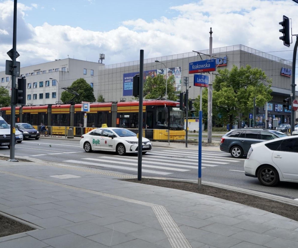 Skrzyżowanie z nową sygnalizacją świetlną