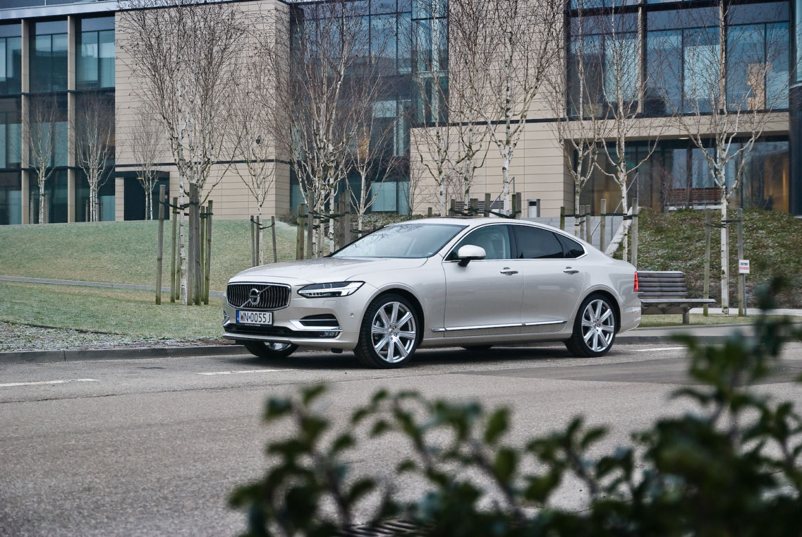 Volvo S90 D4