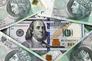 Napięcia USA-Europa osłabiają dolara. Kurs euro w górę, złoty w dół