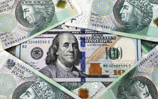 Napięcia USA-Europa osłabiają dolara. Kurs euro w górę, złoty w dół