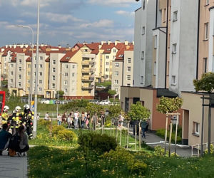 Pożar bloku na os. Projektant. Ewakuowano mieszkańców [ZDJĘCIA]