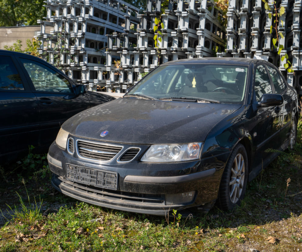 Warszawa sprzedaje odholowane z ulic auta! Wśród nich są motoryzacyjne rarytasy