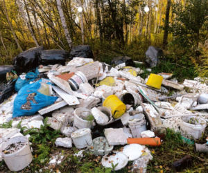 Śmieci po remoncie na ulicy Wilczej w Tarnowie