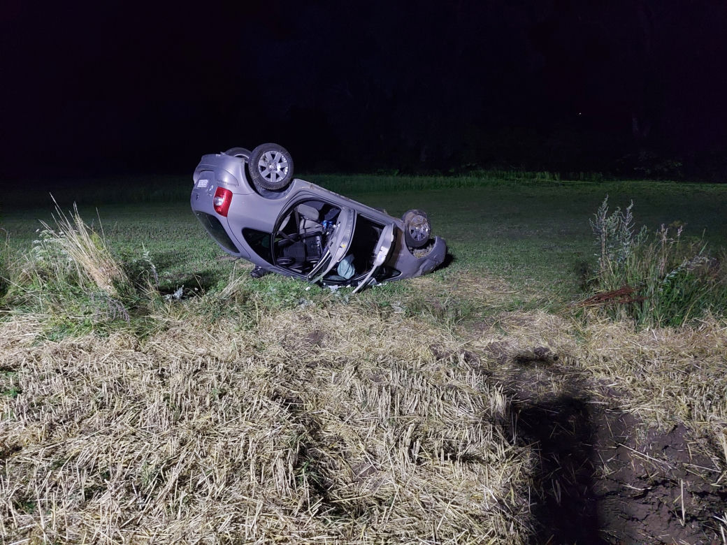 PILNE! Dachowanie w Pawłowie! Kierowca przeciął skrzyżowanie