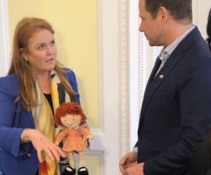 Angielska księżna spotkała się z uchodźcami w Warszawie. Towarzyszył jej prezydent Trzaskowski