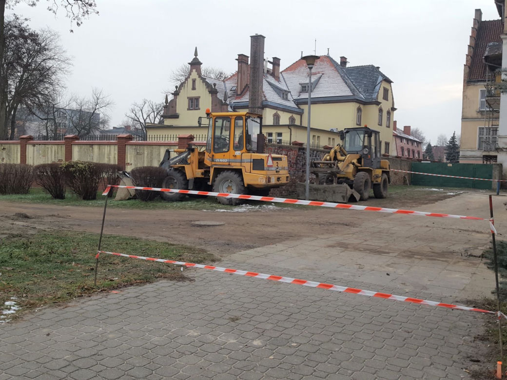 Budują ściężkę rowerową przy ul. Dąbrowskiego w Lesznie