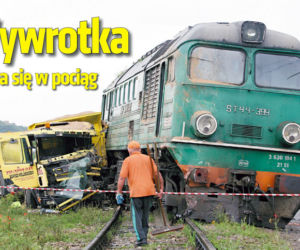 Wywrotka wbiła się w pociąg
