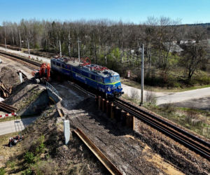 Modernizacja linii kolejowej nr 8. Nowe tory, szybsze pociągi i komunikacyjna rewolucja w regionie