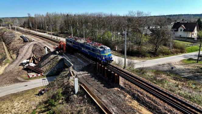 Modernizacja linii kolejowej nr 8. Nowe tory, szybsze pociągi i komunikacyjna rewolucja w regionie