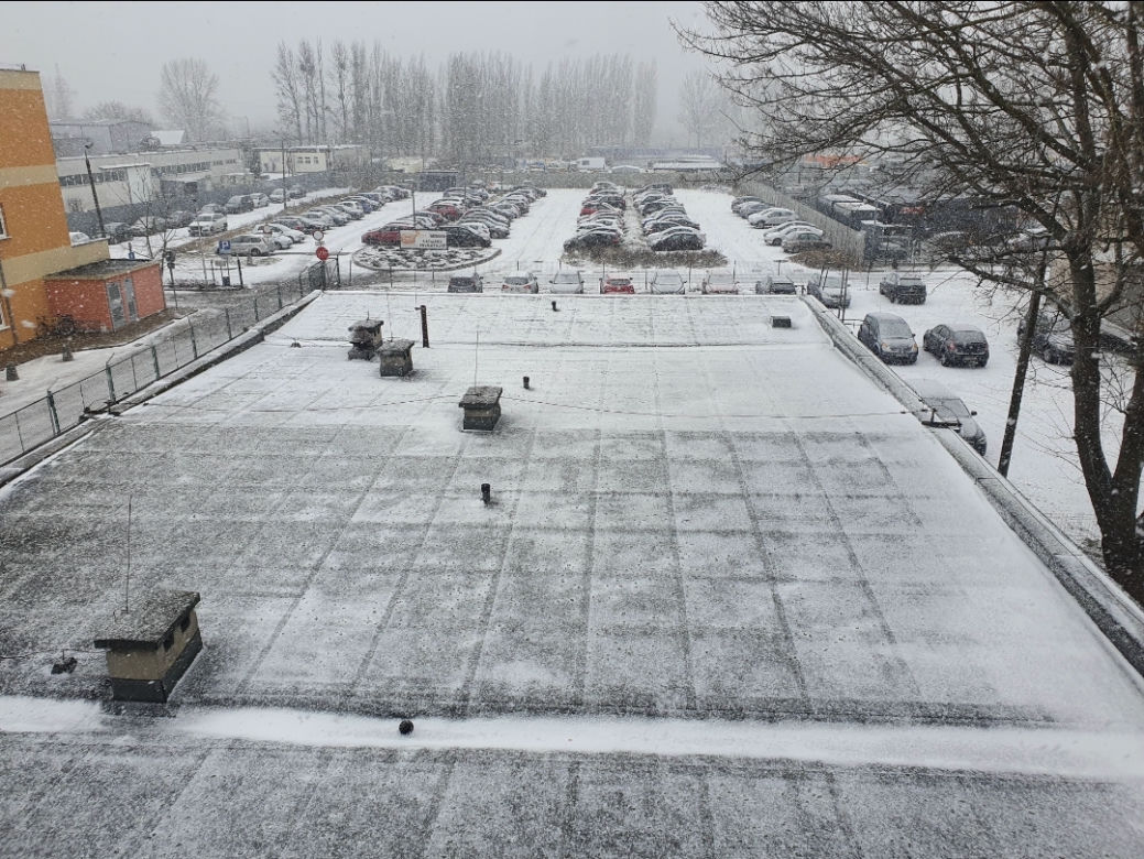 Śnieżyca i wichury atakują Toruń. Wymowne zdjęcia
