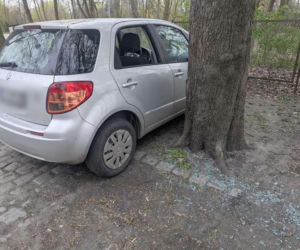 27-latek wyrzucony z pociągu wpadł w szał. Poważne straty przy stacji kolejowej na Dolnym Śląsku