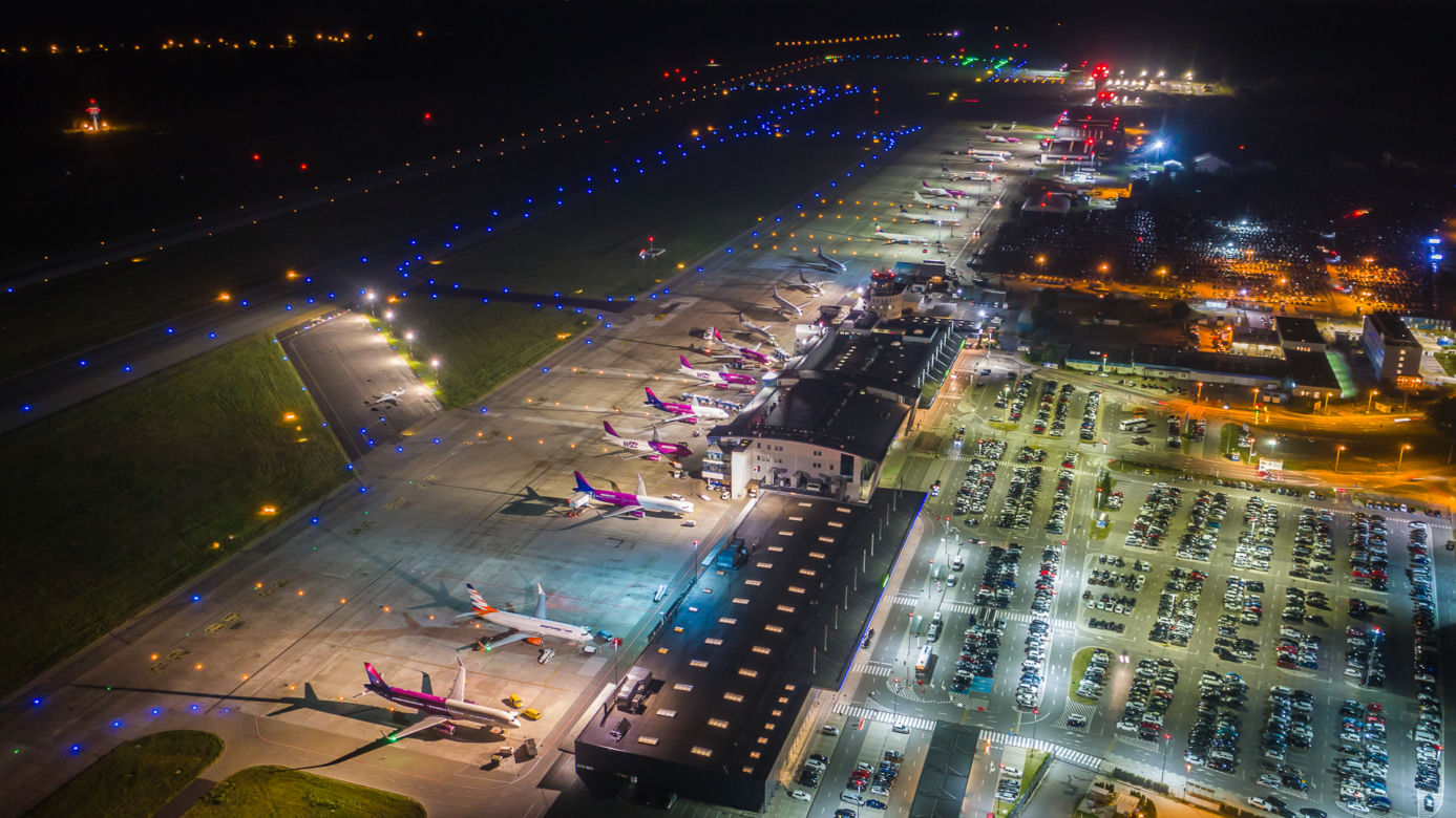 Tak się kiedyś latało! Katowice Airport 20 lat temu. Te zdjęcia to prawdziwa podróż w czasie