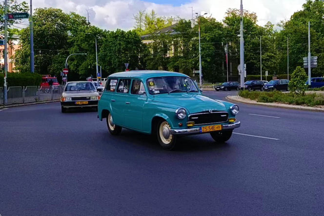 Parada zabytkowych pojazdów w Szczecinie
