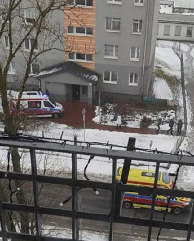 Martwa kobieta w mieszkaniu, jej mąż wyskoczył z balkonu na oczach policji! Horror w Kielcach