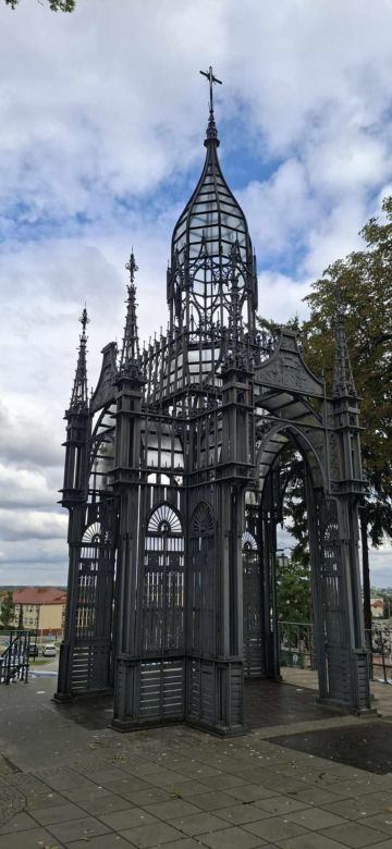 Neogotycki kiosk w Szewnie. Konstrukcja i symbolika