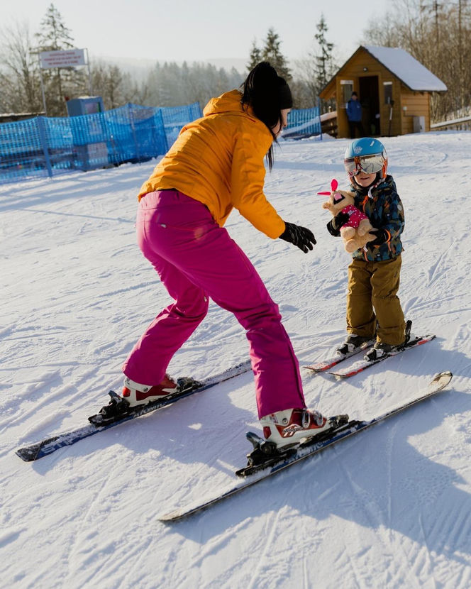 Zimowa magia w sercu Beskidów. Wisła dla rodzin i miłośników sportów!