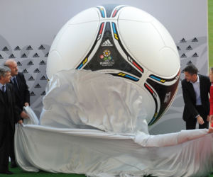 Tango 12 - piłka na Euro 2012