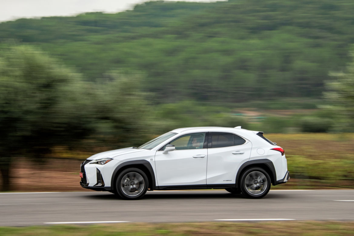 Lexus UX 250h E-Four F Sport