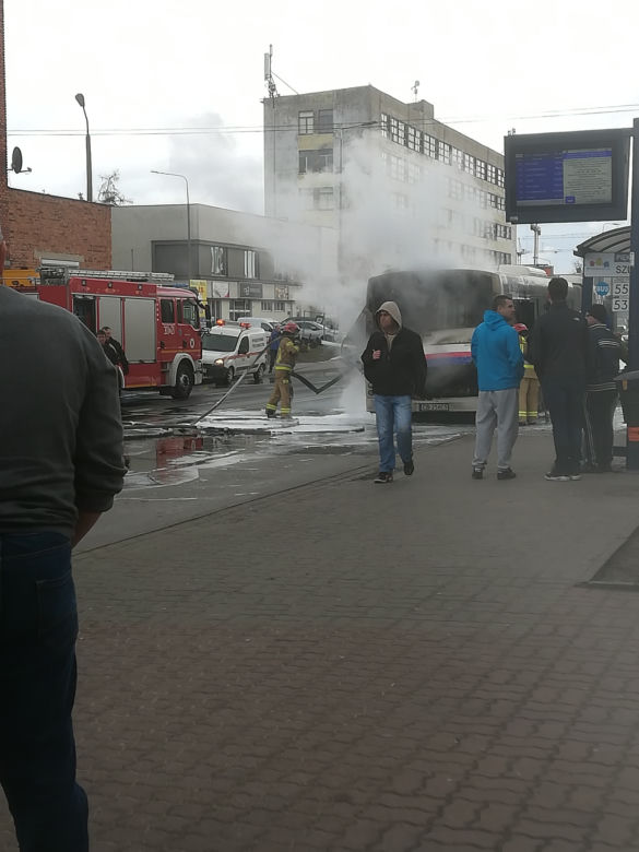 Uwaga! Pożar autobusu komunikacji miejskiej w Bydgoszczy! [AKTUALIZACJA, ZDJĘCIA]