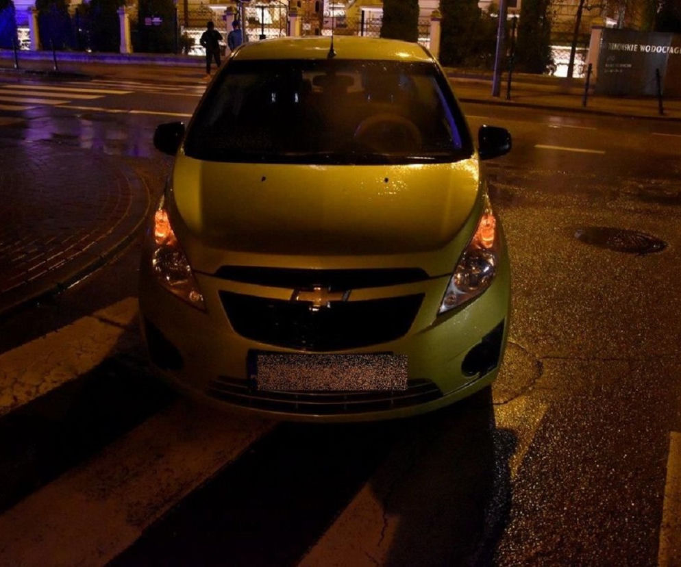 Pijana kobiet potrącona w centrum Tarnowa. Wbiegła pod samochód?
