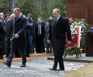 Donald Tusk i Władimir Putin w Katyniu