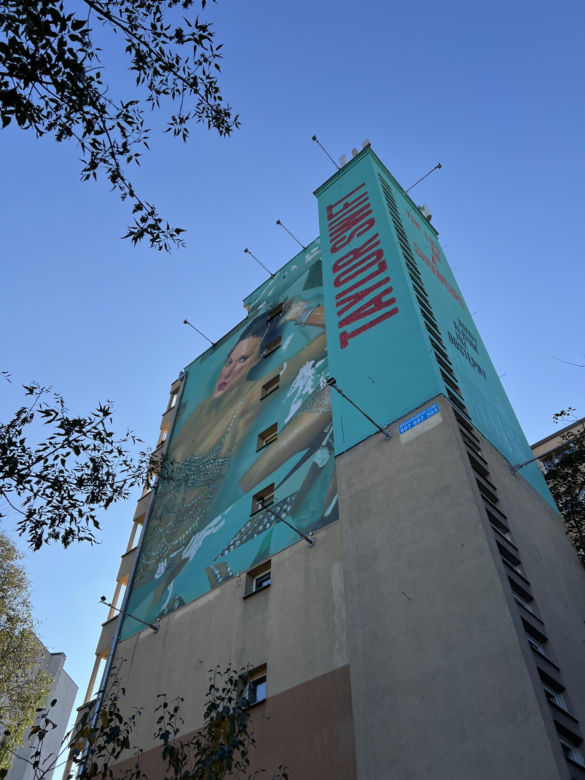 Mural promujący album Taylor Swift