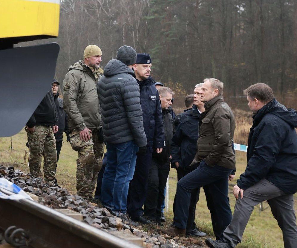 Tusk potwierdza akty dywersji. Eksplozja ładunku wybuchowego zniszczyła tor kolejowy
