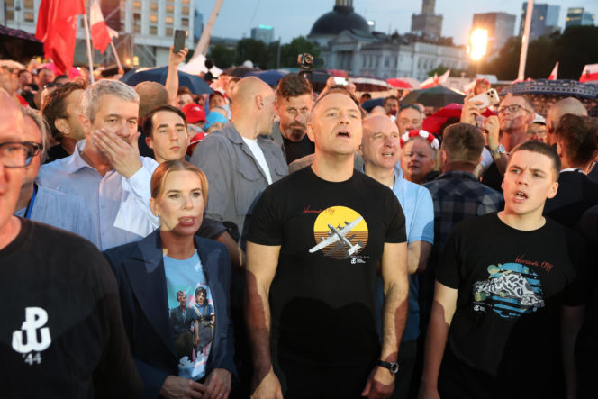 Rodzina Nawrockich śpiewa (nie)zakazane piosenki)