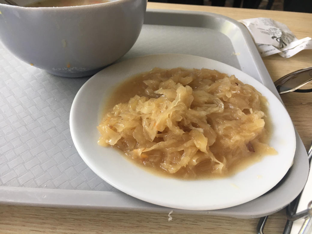 Bar mleczny KAprys znajduje się przy ul. Marii Skłodowskiej-Curie
