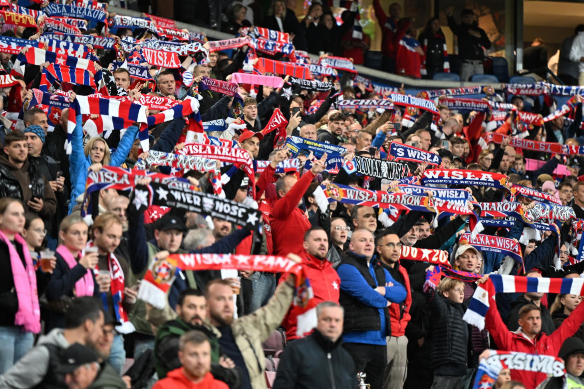 Wisła Kraków - Jagiellonia Białystok; Zdjęcia kibiców i zawodników z meczu 8. kolejki PKO BP Ekstraklasy