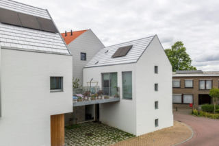 Izolacja akustyczna dachów skośnych – jak zapewnić komfort akustyczny na poddaszu użytkowym?